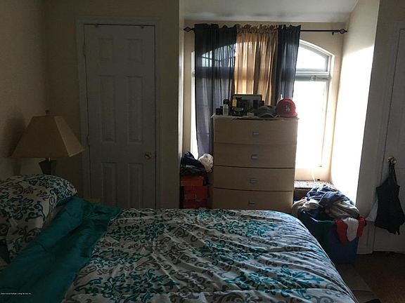 5th image of 146 Holland Ave