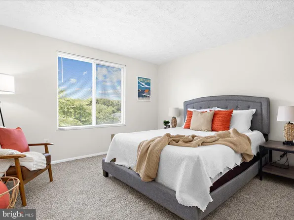 8034 Abbey Ct APT J, Pasadena, MD 21122