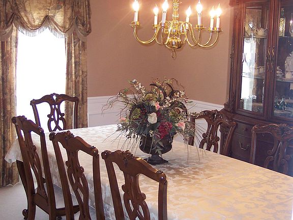 Formal dining room 15x11