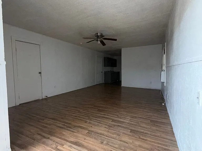 613 W Avenue Gln #D — Photo 3