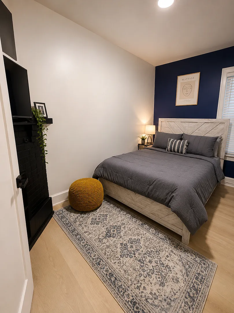 1032 Vaughn — Photo 3
