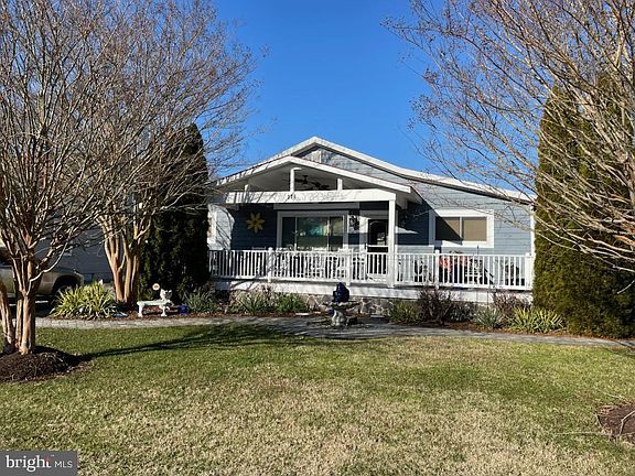 2nd image of 602 Holly Ct