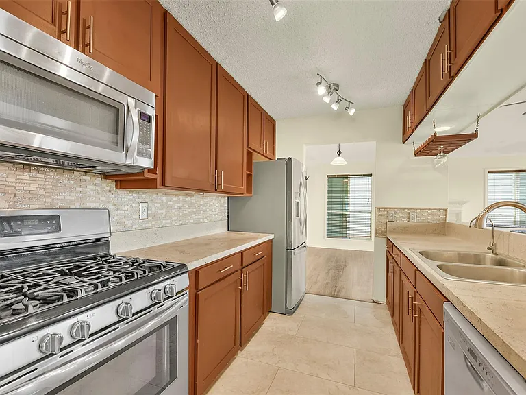 1073 Redfish St — Photo 11