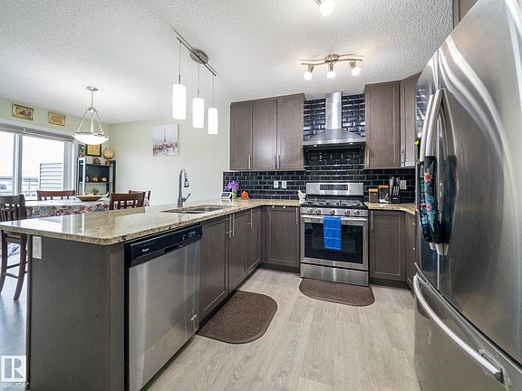 3rd image of 3444 Weidle Way SW
