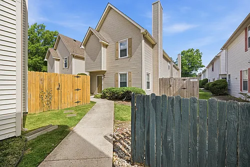944 Gas Light Ln #1 Photo 1