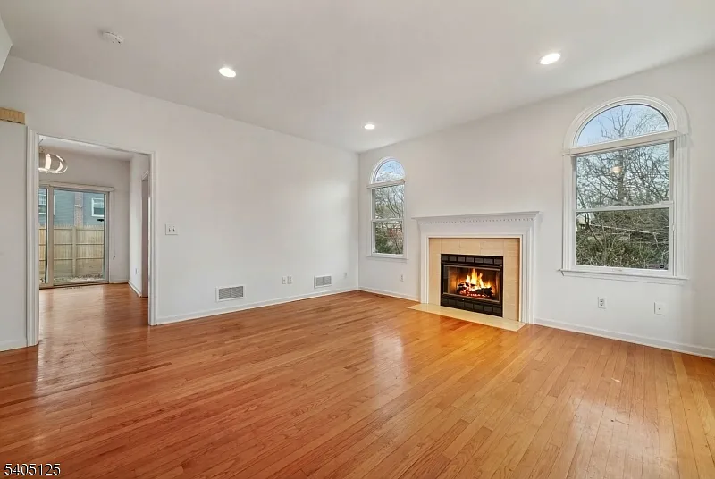 3 bed, 4.0 bath, $5,800 — Photo 4