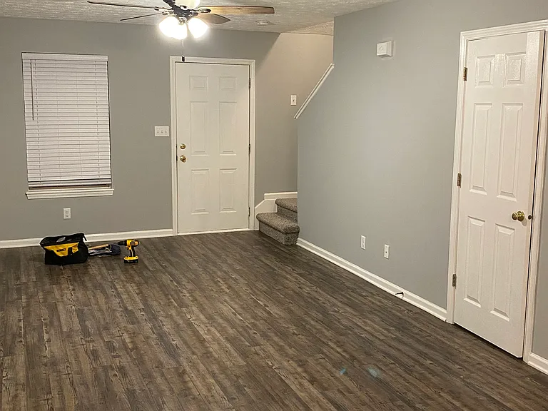 455 Elizabeth Ln — Photo 6
