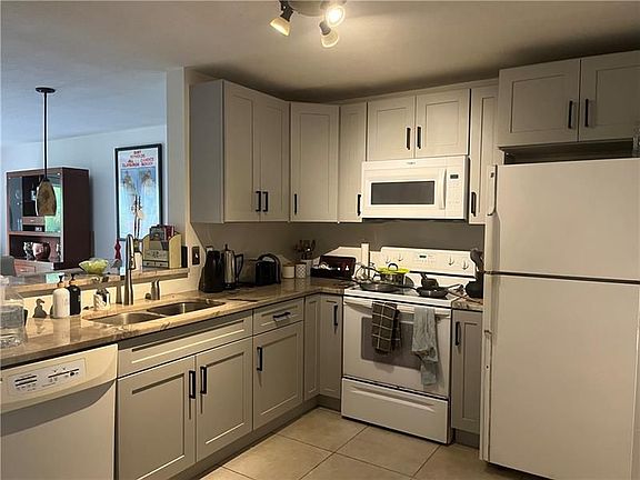 3rd image of 9842 Kamena Cir
