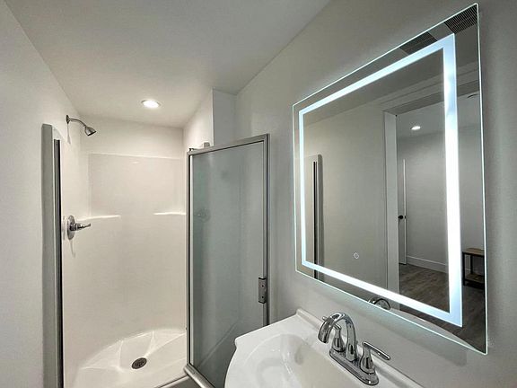4th image of 1479 W 36th St #4