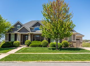 9257 Sugar Creek Dr, West Des Moines, IA 50266