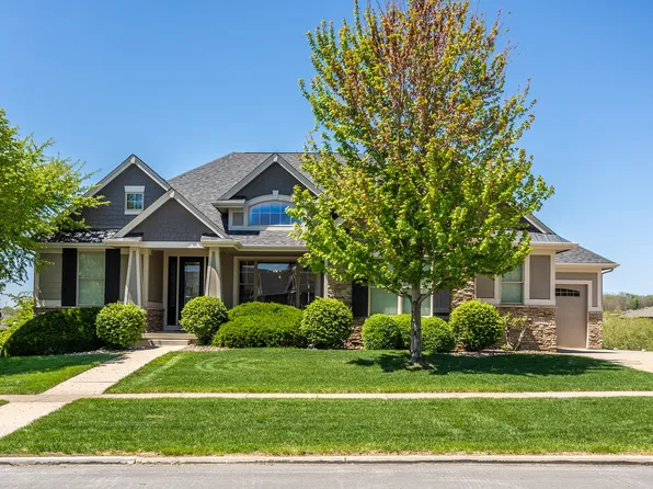 9257 Sugar Creek Dr, West Des Moines, IA 50266