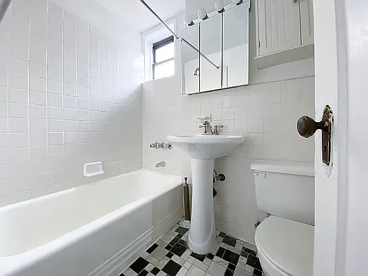 Rented by Platinum Properties | media 7