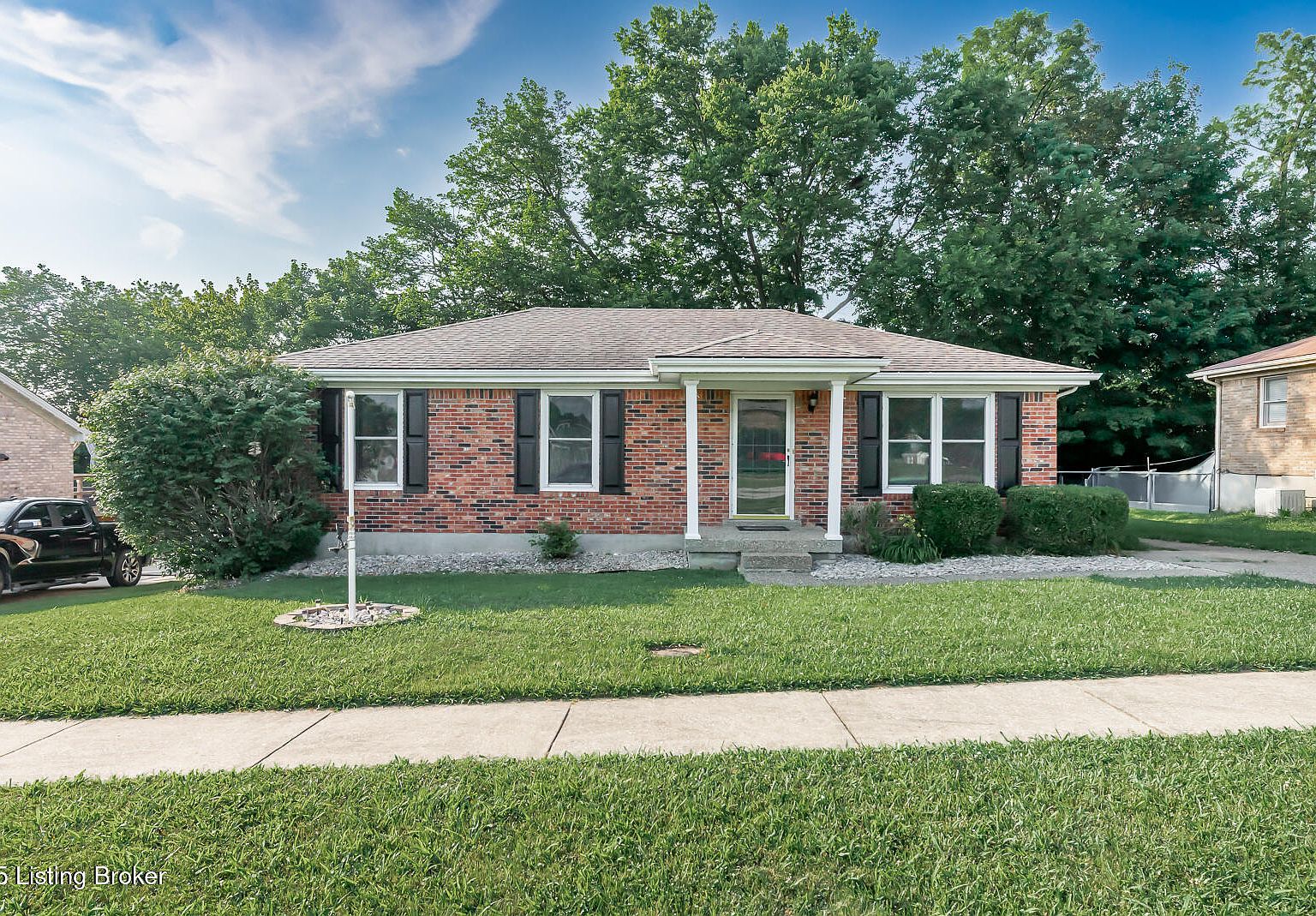 517 Oak Leaf Dr, La Grange, KY 40031 | Zillow