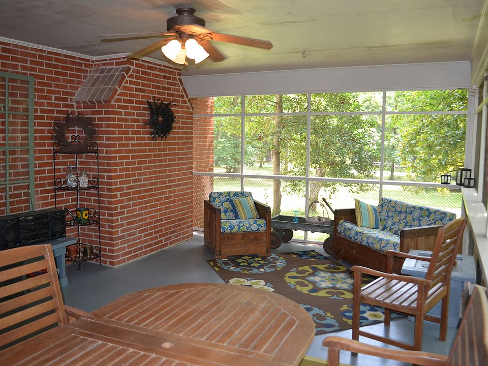 GREAT outdoor space!