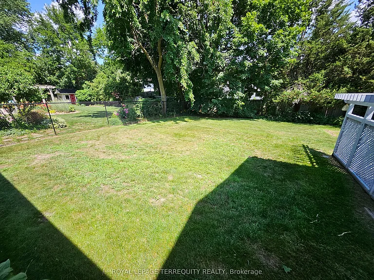 2067 Obeck Cres — Photo 47