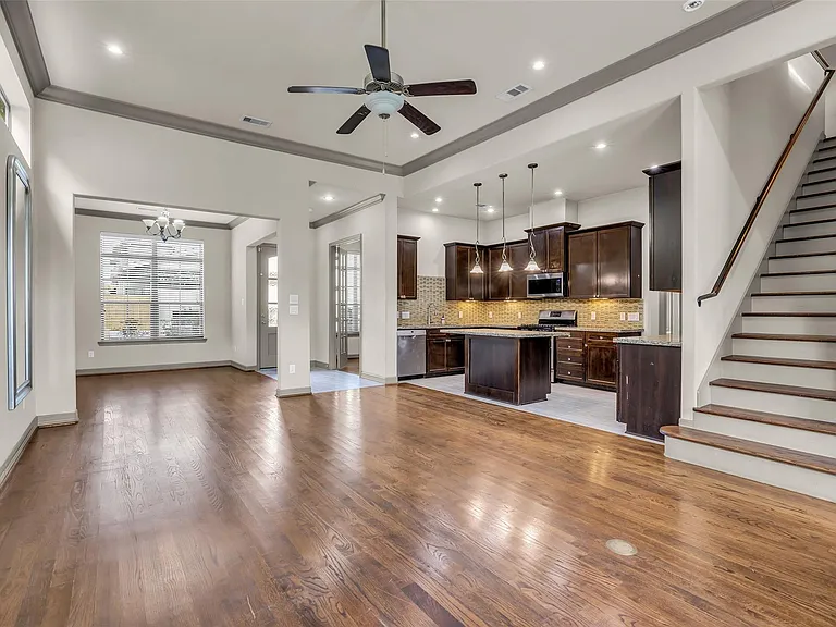 1535 Woodbend Park W — Photo 14