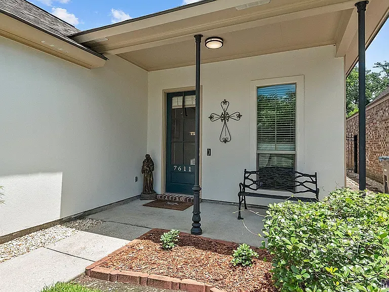 7611 Ibiza Dr — Photo 2