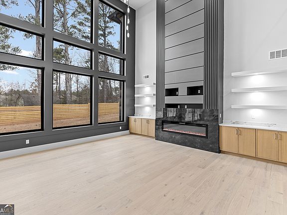 5th image of 2709 Collins Hill Rd