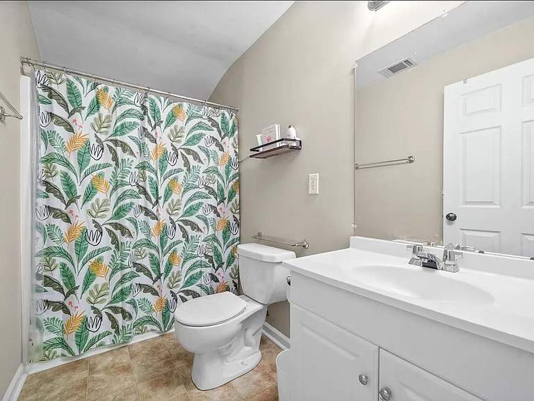 2200 Fairfax Dr — Photo 23
