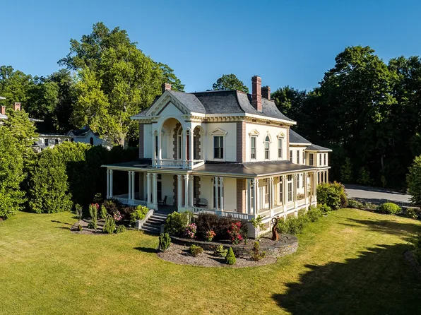 38 Gray St, Amherst, MA 01002