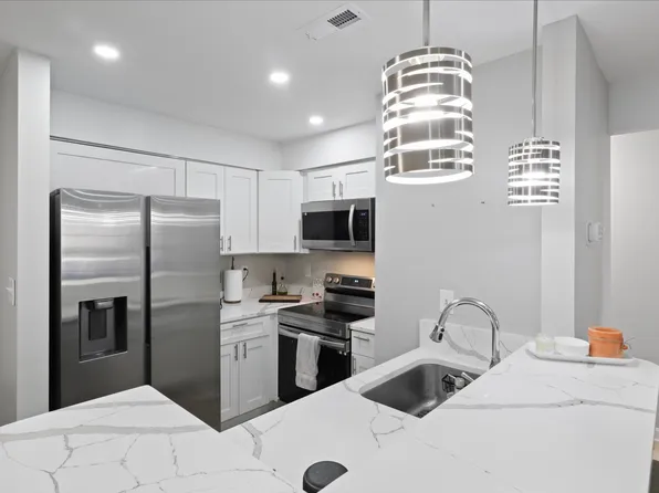 6908 Mary Caroline Cir #B, Alexandria, VA 22310