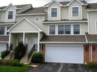 9175 Falcon Greens Dr, Crystal Lake, IL 60014