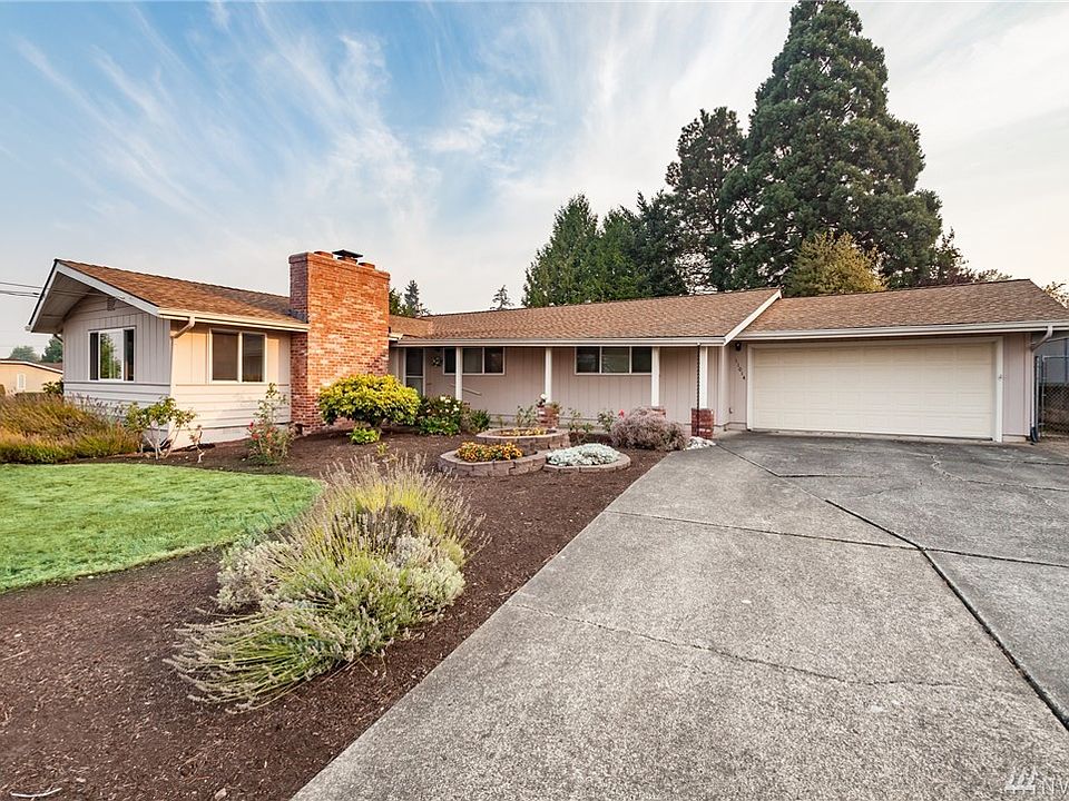 Rambler on 2 parcels in a great neighborhood!