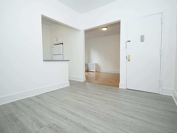 2nd image of 2845 33rd St APT 2R