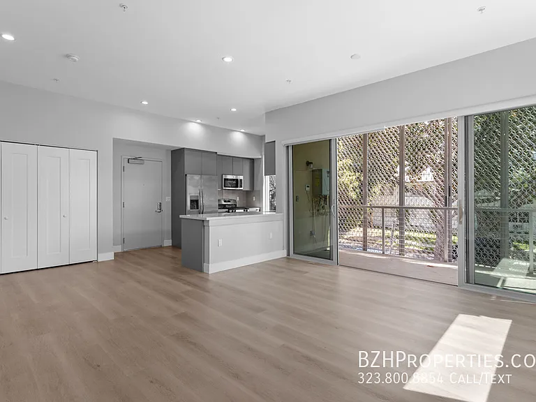1223 N Hayworth Ave — Photo 1