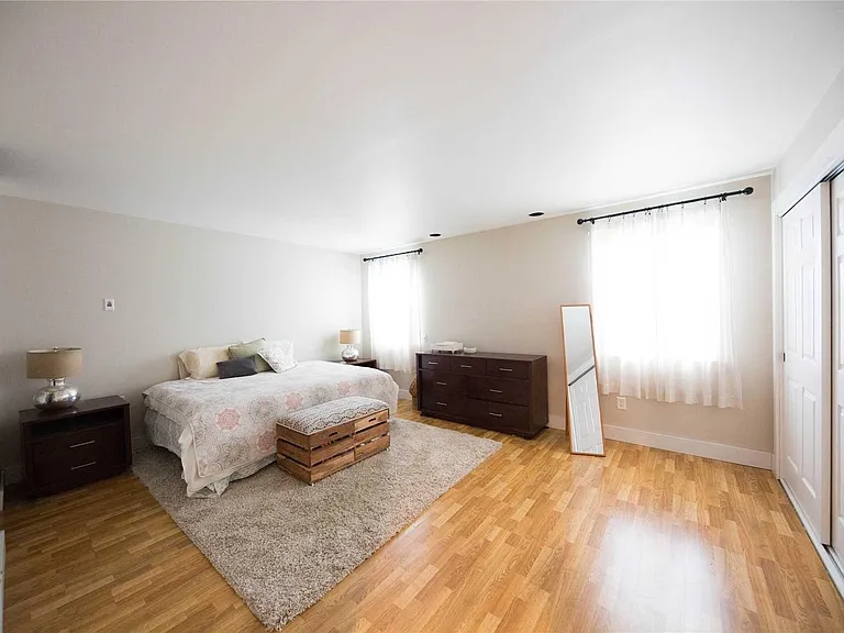 29 Woodlake Dr W — Photo 11