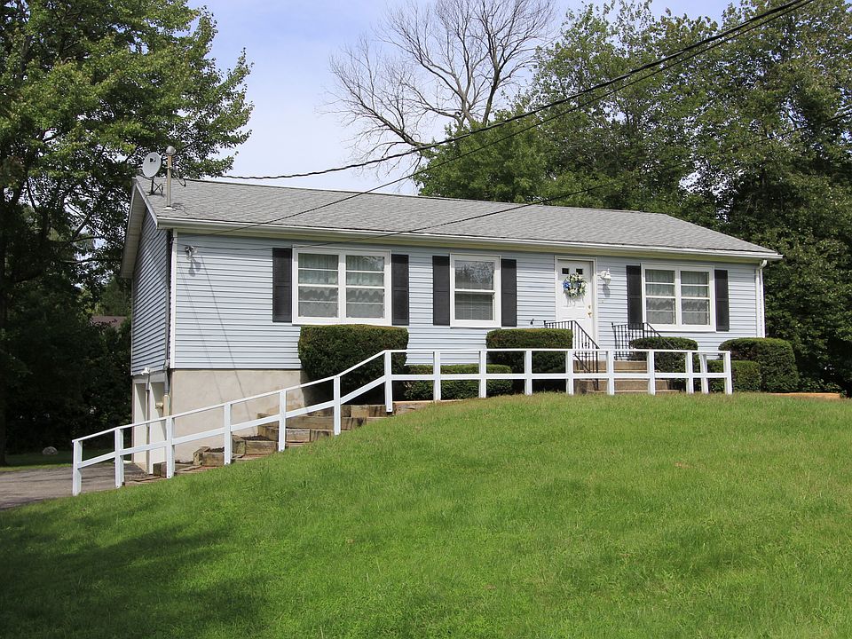 1st image of 14 Oakwood Dr