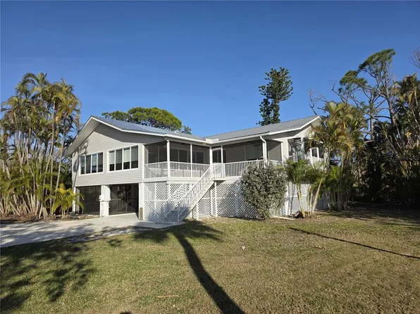 1079 Bayshore Dr, Englewood, FL 34223