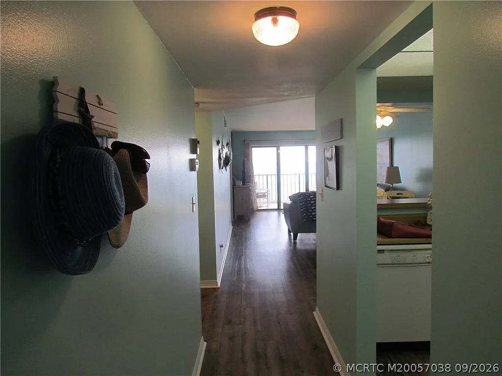 2 bed, 2.0 bath, 1053 sqft, $2,400 — Photo 3
