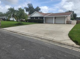 26630 Cayman Dr, Tavares, FL 32778