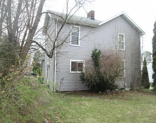 3rd image of 318 E 2nd Ave