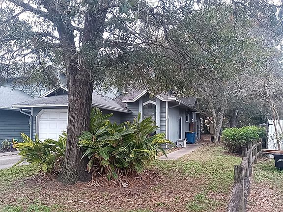 2nd image of 12070 Candlewyck Ln