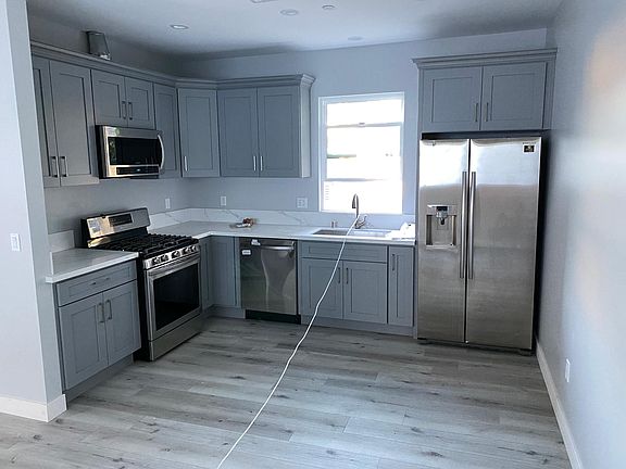 3rd image of 512 W Wilson Ave #A