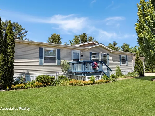 13675 Iris Ln NE, Cedar Springs, MI 49319