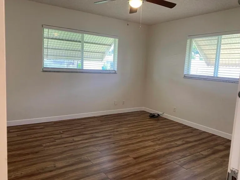 1230 SE 14th Dr — Photo 10