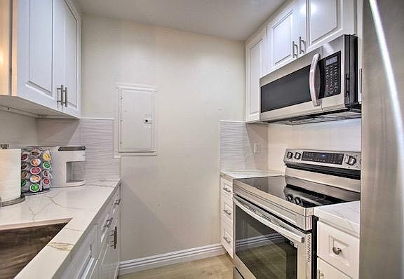 5th image of 232 E Surfside Dr