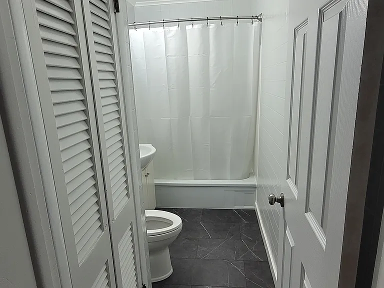 304 N 12th St #2 — Photo 8