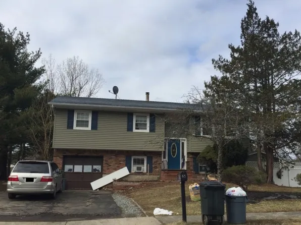 65 Mallory Rd, Spring Valley, NY 10977