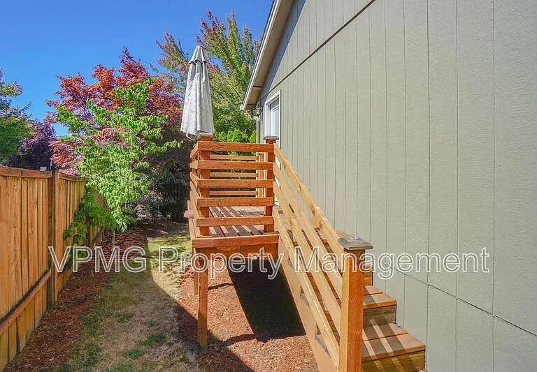 2115 NW 143rd Cir — Photo 36