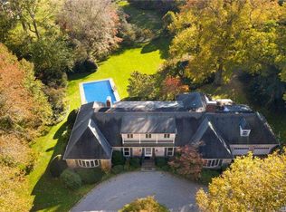 384 Duck Pond Rd, Locust Valley, NY 11560