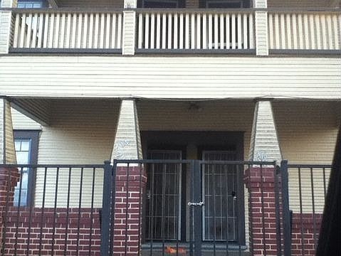 1st image of 206 W Oak St