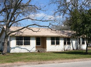 32 W Hacienda Rd, Bellville, TX 77418