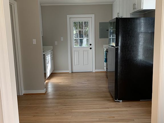 5th image of 111 Ellinor St