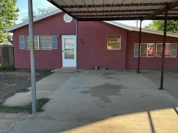 707 Hickory St, Idalou, TX 79329