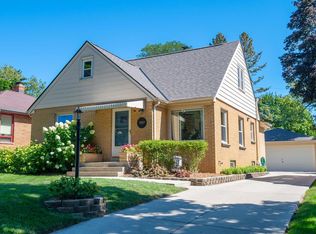 10323 W Park Ridge Ave, Wauwatosa, WI 53222