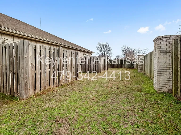 1270 N Trinity Dr — Photo 22